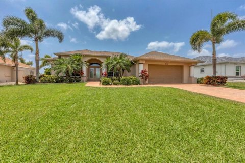Casa en venta en Port Charlotte, Florida, 3 dormitorios, 231.51 m2 № 2386671 - foto 2