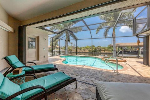 Casa en venta en Port Charlotte, Florida, 3 dormitorios, 231.51 m2 № 2386671 - foto 27