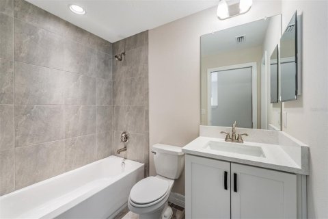 Casa en alquiler en Tampa, Florida, 3 dormitorios, 177.72 m2 № 1844615 - foto 17