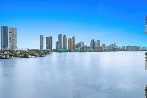 Кондоминиум с 2 спальнями в Авентура, Флорида № 2010592