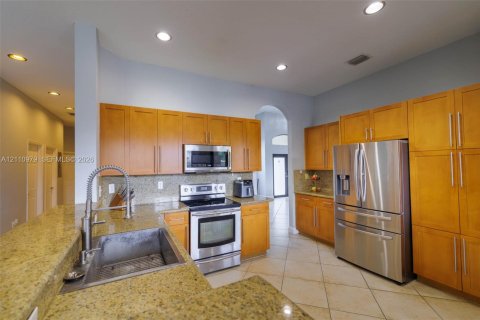 House in Homestead, Florida 4 bedrooms, 219.81 sq.m. № 2428463 - photo 9