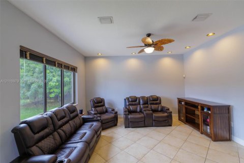 House in Homestead, Florida 4 bedrooms, 219.81 sq.m. № 2428463 - photo 14