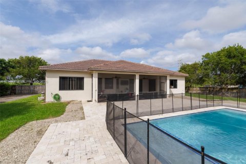 House in Homestead, Florida 4 bedrooms, 219.81 sq.m. № 2428463 - photo 17