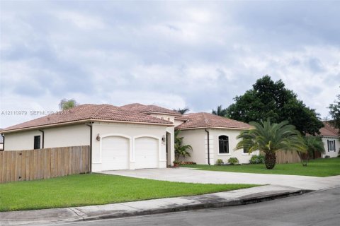 House in Homestead, Florida 4 bedrooms, 219.81 sq.m. № 2428463 - photo 2
