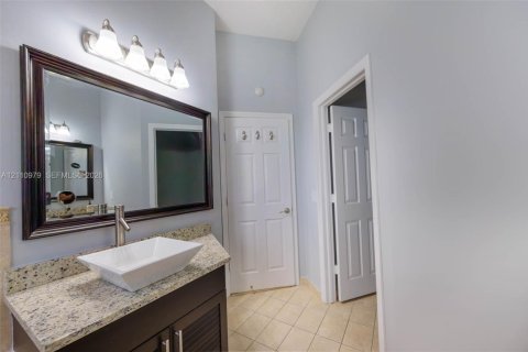House in Homestead, Florida 4 bedrooms, 219.81 sq.m. № 2428463 - photo 25