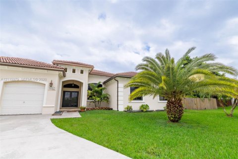 House in Homestead, Florida 4 bedrooms, 219.81 sq.m. № 2428463 - photo 4