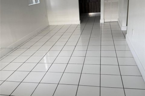 Apartment in Miami, Florida 2 bedrooms, 68.84 sq.m. № 1967322 - photo 9