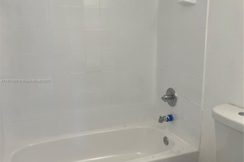 Apartment in Miami, Florida 2 bedrooms, 68.84 sq.m. № 1967322 - photo 3