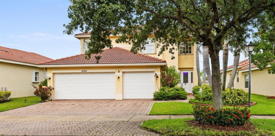 House in Vero Beach, Florida 5 bedrooms, 301.93 sq.m. № 2191046