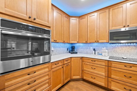 House in Vero Beach, Florida 5 bedrooms, 301.93 sq.m. № 2191046 - photo 18