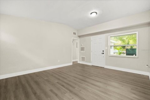 Casa en venta en Orlando, Florida, 4 dormitorios, 102.56 m2 № 1913744 - foto 6
