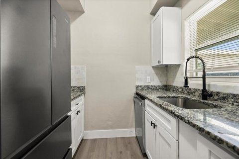 Casa en venta en Orlando, Florida, 4 dormitorios, 102.56 m2 № 1913744 - foto 8
