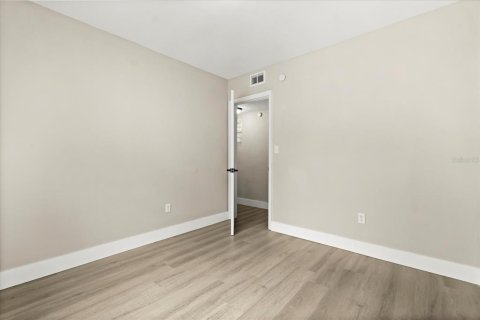 Casa en venta en Orlando, Florida, 4 dormitorios, 102.56 m2 № 1913744 - foto 13