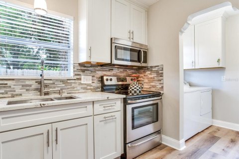 Casa en alquiler en Tampa, Florida, 2 dormitorios, 107.21 m2 № 1561837 - foto 9