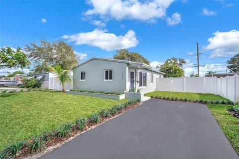 Купить виллу или дом в Холливуд, Флорида 3 спальни, 85.47м2, № 2006479 - фото 2