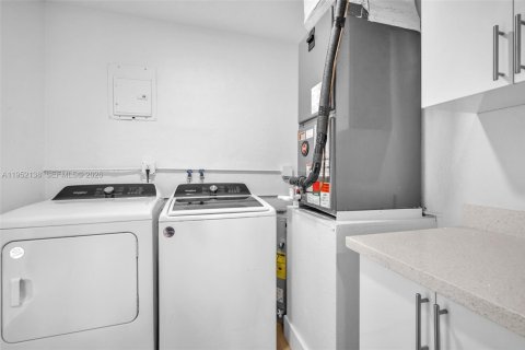 Купить виллу или дом в Холливуд, Флорида 3 спальни, 85.47м2, № 2006479 - фото 22