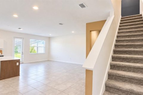 Touwnhouse à louer à Davenport, Floride: 3 chambres, 173.17 m2 № 2373414 - photo 4