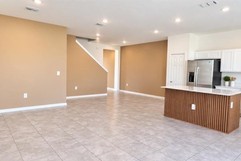 Touwnhouse à louer à Davenport, Floride: 3 chambres, 173.17 m2 № 2373414 - photo 5