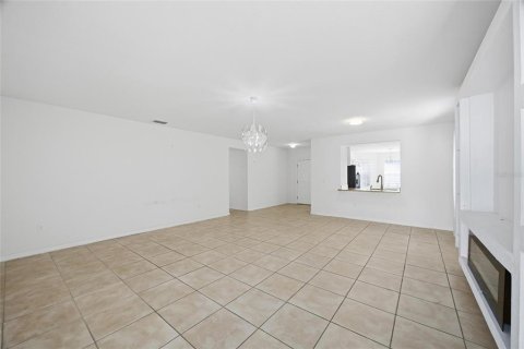 House in Winter Haven, Florida 3 bedrooms, 164.44 sq.m. № 2151212 - photo 8