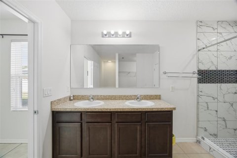 House in Winter Haven, Florida 3 bedrooms, 164.44 sq.m. № 2151212 - photo 14