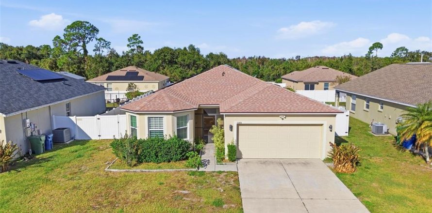 House in Winter Haven, Florida 3 bedrooms, 164.44 sq.m. № 2151212