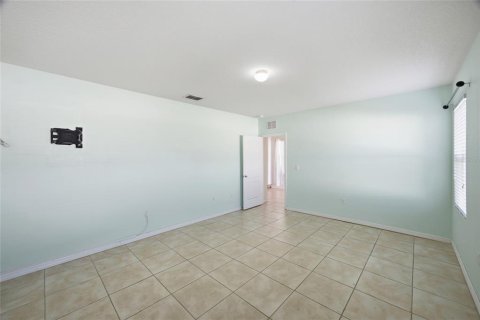House in Winter Haven, Florida 3 bedrooms, 164.44 sq.m. № 2151212 - photo 13