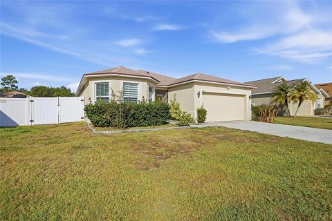 House in Winter Haven, Florida 3 bedrooms, 164.44 sq.m. № 2151212 - photo 3