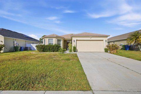 House in Winter Haven, Florida 3 bedrooms, 164.44 sq.m. № 2151212 - photo 2