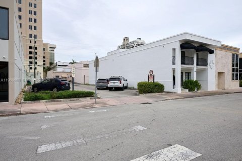 Propiedad comercial en venta en Coral Gables, Florida № 2023741 - foto 2