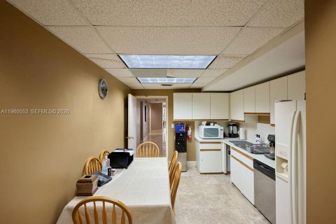 Propiedad comercial en venta en Coral Gables, Florida № 2023741 - foto 7