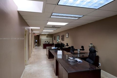 Propiedad comercial en venta en Coral Gables, Florida № 2023741 - foto 9