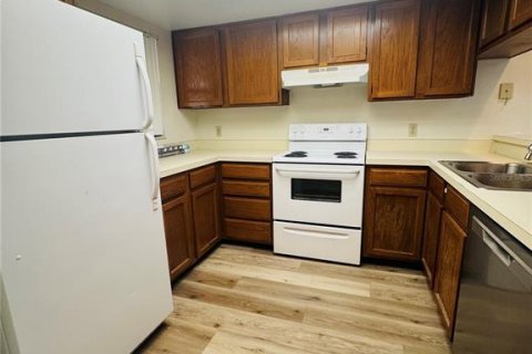 Снять в аренду кондоминиум в Олдсмар, Флорида 4 комнаты, 82.5м2, № 2217441 - фото 4