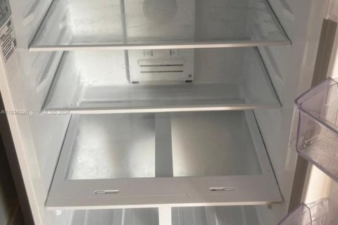 Condo in Hallandale Beach, Florida, 2 bedrooms № 1997444 - photo 26