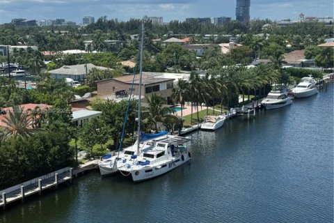 Condo in Hallandale Beach, Florida, 2 bedrooms № 1997444 - photo 23