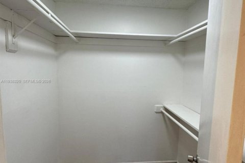 Condo in Hallandale Beach, Florida, 2 bedrooms № 1997444 - photo 21