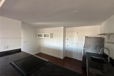 Condo in Hallandale Beach, Florida, 2 bedrooms № 1997444 - photo 8