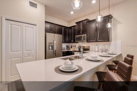 Townhouse in Davenport, Florida 2 bedrooms, 128.95 sq.m. № 2395860 - photo 3