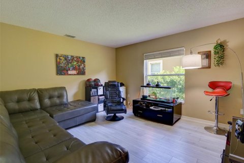 House in DeLand, Florida 4 bedrooms, 274.8 sq.m. № 2123564 - photo 19