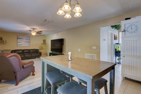 House in DeLand, Florida 4 bedrooms, 274.8 sq.m. № 2123564 - photo 15