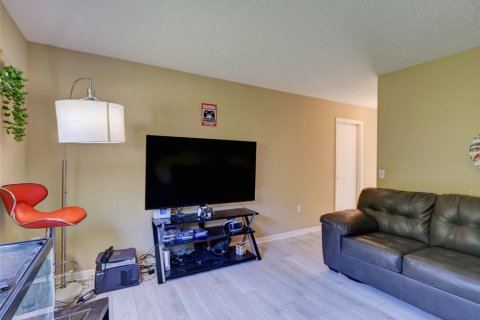 House in DeLand, Florida 4 bedrooms, 274.8 sq.m. № 2123564 - photo 20