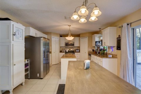 House in DeLand, Florida 4 bedrooms, 274.8 sq.m. № 2123564 - photo 12