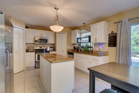 House in DeLand, Florida 4 bedrooms, 274.8 sq.m. № 2123564 - photo 11