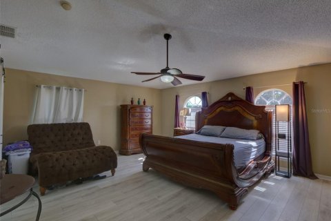 House in DeLand, Florida 4 bedrooms, 274.8 sq.m. № 2123564 - photo 29
