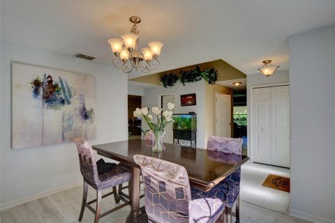 House in DeLand, Florida 4 bedrooms, 274.8 sq.m. № 2123564 - photo 9