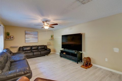 House in DeLand, Florida 4 bedrooms, 274.8 sq.m. № 2123564 - photo 16