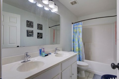House in DeLand, Florida 4 bedrooms, 274.8 sq.m. № 2123564 - photo 28