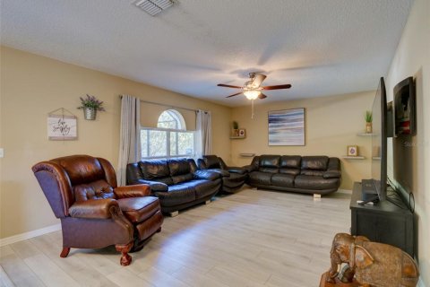 House in DeLand, Florida 4 bedrooms, 274.8 sq.m. № 2123564 - photo 17