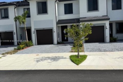 Townhouse in Homestead, Florida 3 bedrooms, 167.97 sq.m. № 1852006 - photo 13