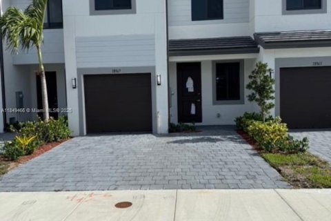 Townhouse in Homestead, Florida 3 bedrooms, 167.97 sq.m. № 1852006 - photo 1