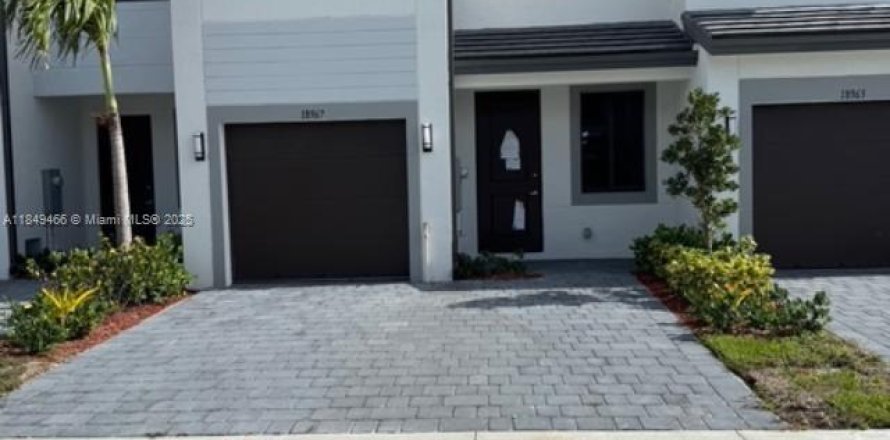 Townhouse in Homestead, Florida 3 bedrooms, 167.97 sq.m. № 1852006